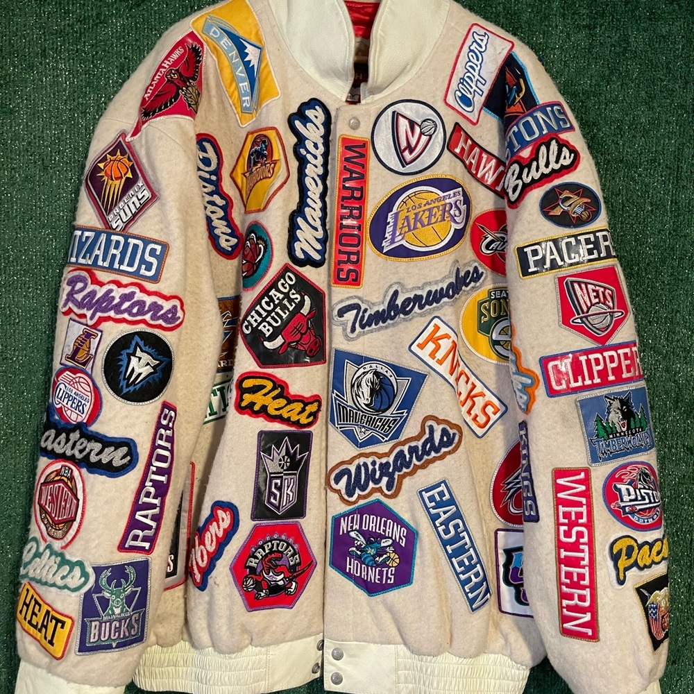 Jeff Hamilton 
6xl 
slim fit 
ALL WHITE JACKET WITH NBA PATCHES 
100% AUTHENTIC